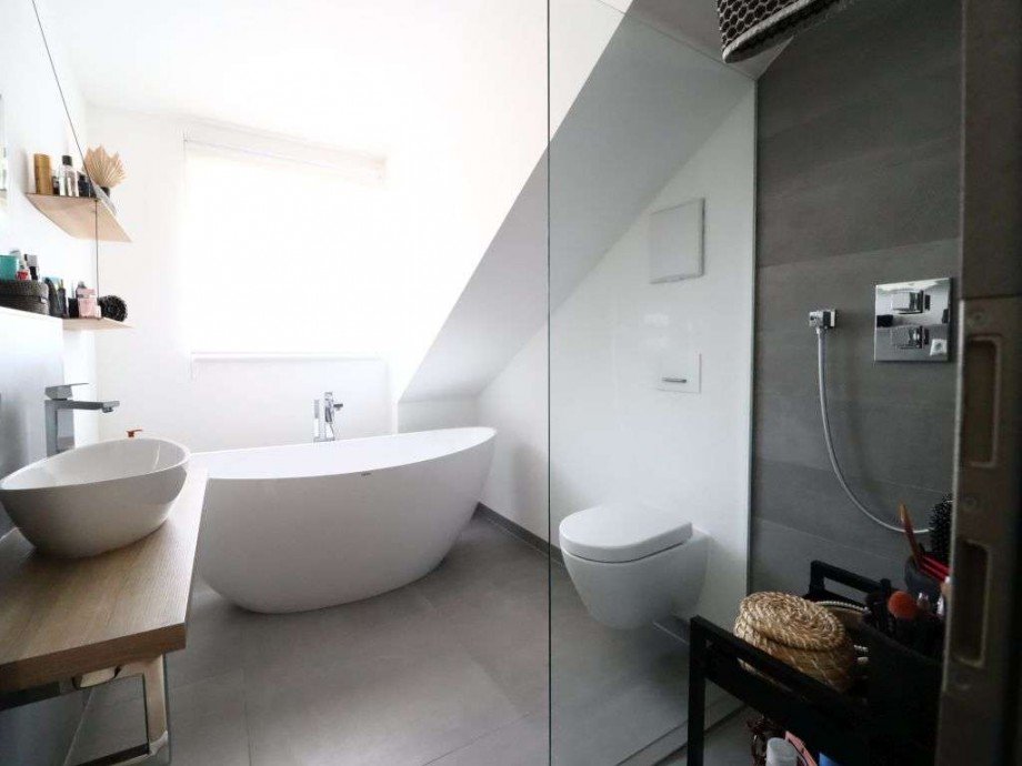 16. Badezimmer Einfamilienhaus Deckenpfronn