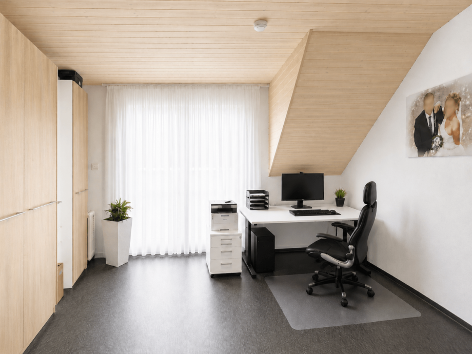Kinderzimmer oder B�ro Reihenendhaus Nufringen