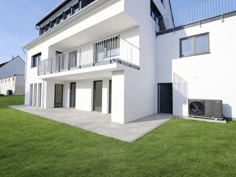 Aussenansicht UG Wohnung Weissach Mehrfamilienhaus Mehrfamilienhaus mit drei Wohneinheiten und vielseitigem Nutzungspotenzial