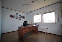 09 Freistehendes Einfamilienhaus mit einem gro�en Garten in begehrter Lage von Oberjesingen.