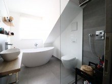 16. Badezimmer Modernes Einfamilienhaus mit Eleganz und Wohnkomfort - Wohlf�hloase f�r die ganze Familie!