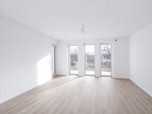 Wohnzimmer UG Mehrfamilienhaus mit drei Wohneinheiten und vielseitigem Nutzungspotenzial