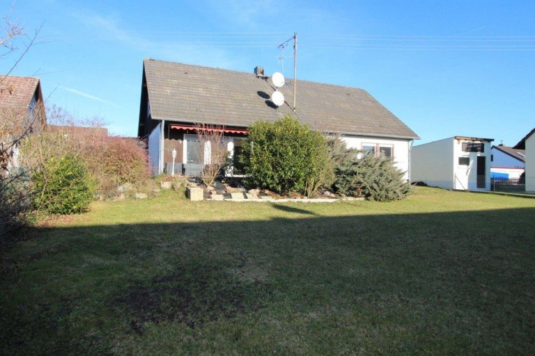 02 Herrenberg Einfamilienhaus Freistehendes Einfamilienhaus mit einem gro�en Garten in begehrter Lage von Oberjesingen.